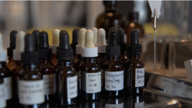 Top Notes, Middle Notes, Base Notes: How a Natural Fragrance Evolves